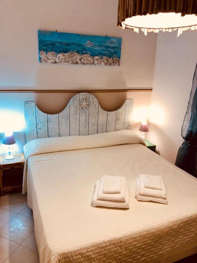B&B Le Quattro Stagioni Ла-Маддалена Екстер'єр фото